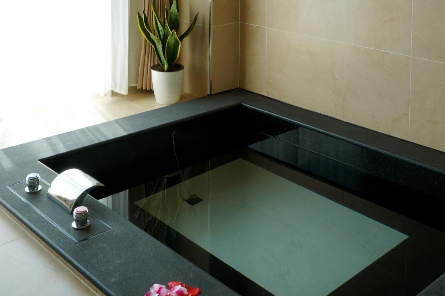 Little Piggy B&B Manzhou Luaran gambar